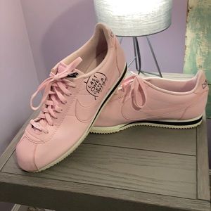 Size 12.5 Men’s Nike Shoes. Barely worn and in great condition.